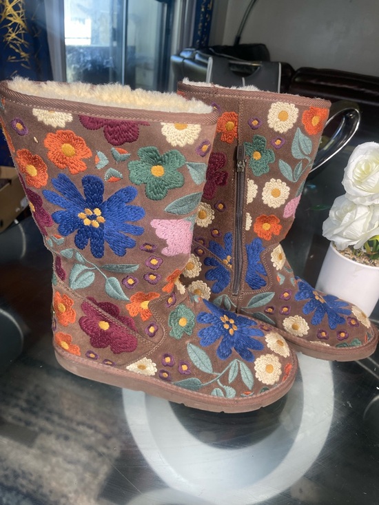 UGG Shoes - UGG Size 10 Wahine Floral Embroidered Suede Boots htf rare hippie trippy 🌼 shoes